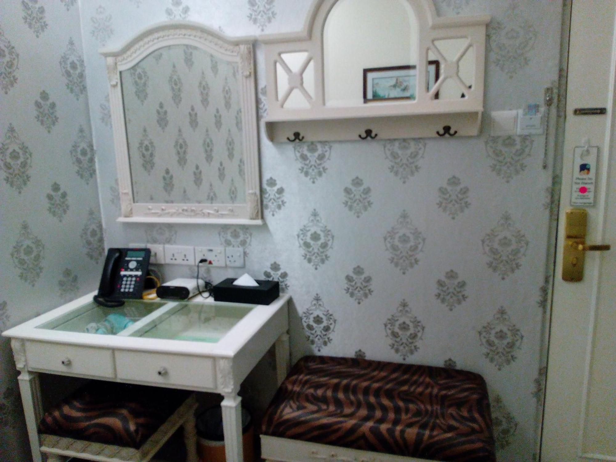 Jayleen 1918 Singapore Room photo