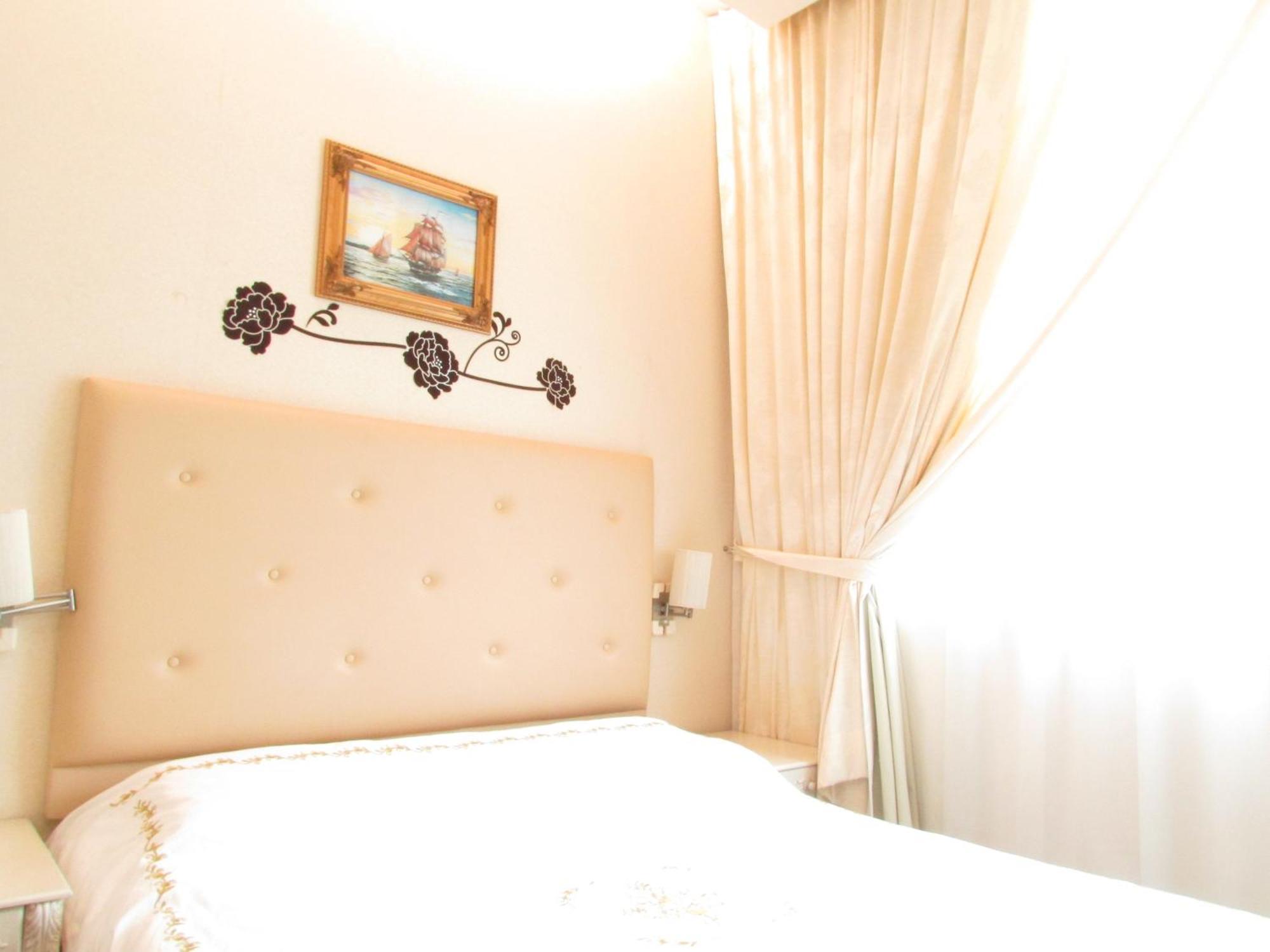 Jayleen 1918 Singapore Room photo