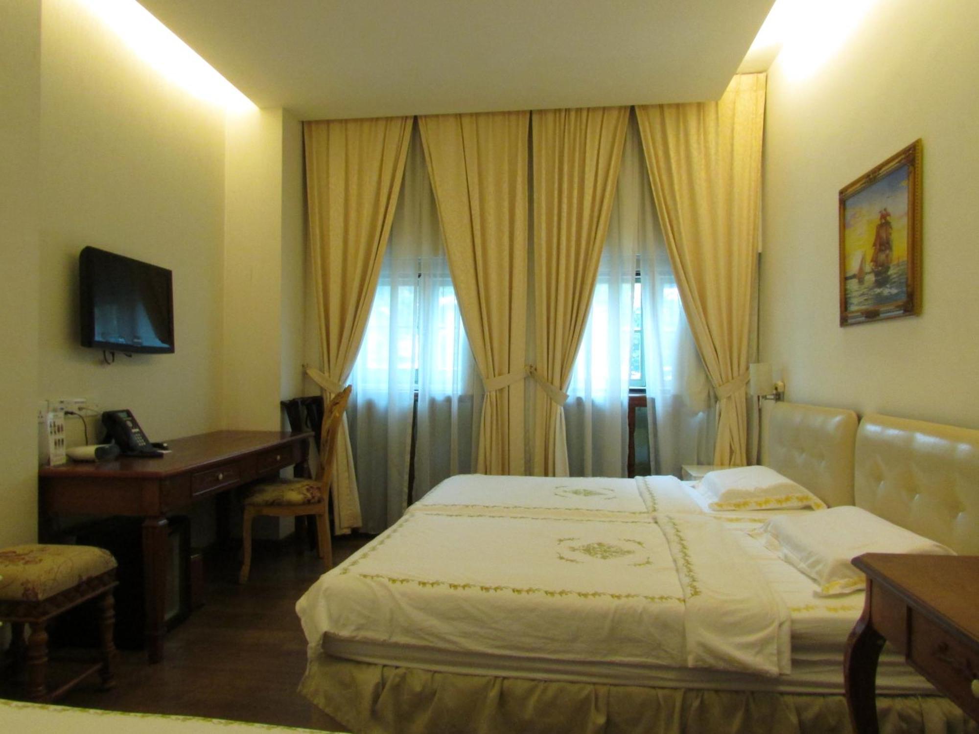 Jayleen 1918 Singapore Room photo